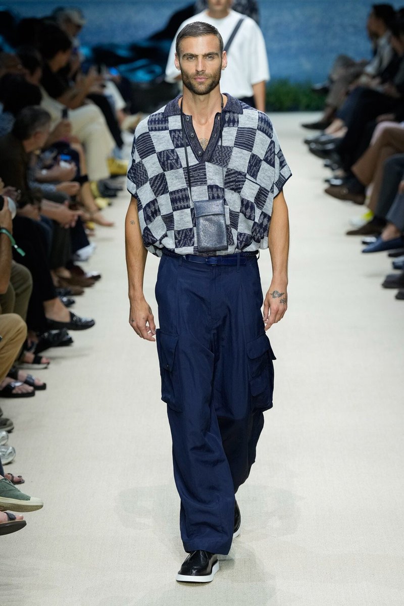 JamesFoxyy's tweet image. Giorgio Armani Spring Summer 2026 Men Fashion Show
1/4