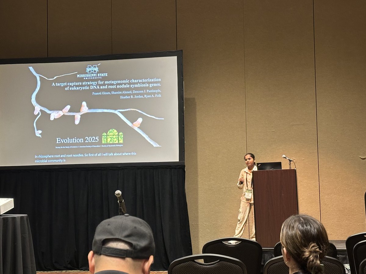 ⁦<a href="/GiramPranoti/">Pranoti</a>⁩ presenting her work on a target capture strategy for metagenomic characterization of eukaryotic DNA and root nodule symbiosis genes. #Evolution2025