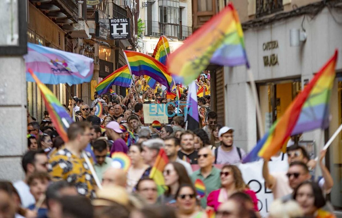 Toledo celebra el Orgullo con manifestación y varios actos, pero sin bandera arcoíris en el Ayuntamiento

encastillalamancha.es/castilla-la-ma…