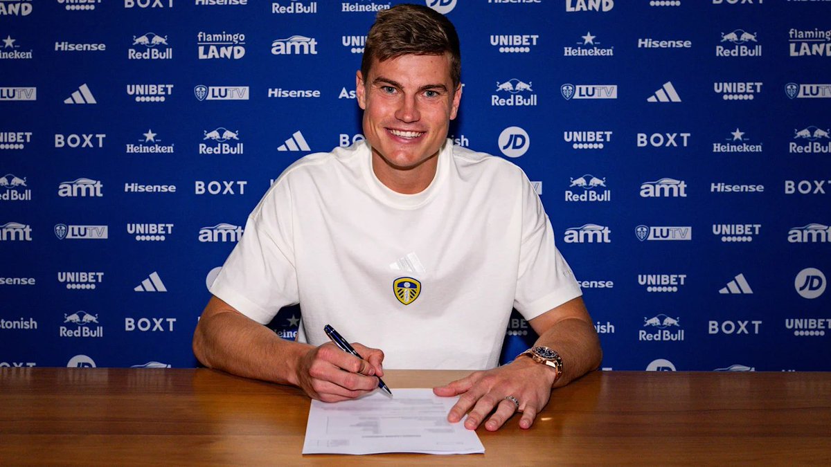 El poderoso Leeds United se sigue reforzando de cara a la nueva temporada en Premier League.

Jaka Bijol, procedente del Udinese, recala en el club inglés para reforzar la defensa.

Buena alternativa y que, según el sistema que usa Farke, se podría acoplar muy bien.