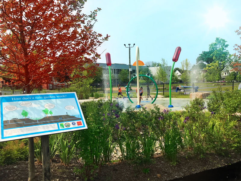 Summer's here, and so is the hot weather! ☀️😎

Here's your reminder to stay HYDRATED and to make use of our many splash pads! To locate the nearest splash pad in your neighborhood, visit bridgeportct.gov/splashpads and help keep your little ones cool this summer. 🧊