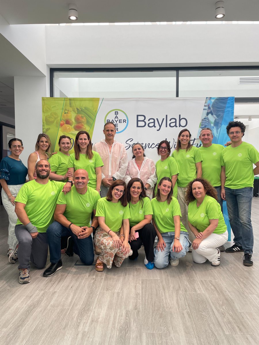 SeminisIberia's tweet photo. Recibimos a 40 estudiantes del IES Aguadulce en una jornada para descubrir la ciencia desde dentro:
Visitaron nuestros labs, exploraron los DHs en pimiento y berenjena y hablaron con profesionales STEM sobre su futuro en Bayer.
#BsyerSeminis #Baylab #CaféConCiencia https://t.co/qk9kE3pscW