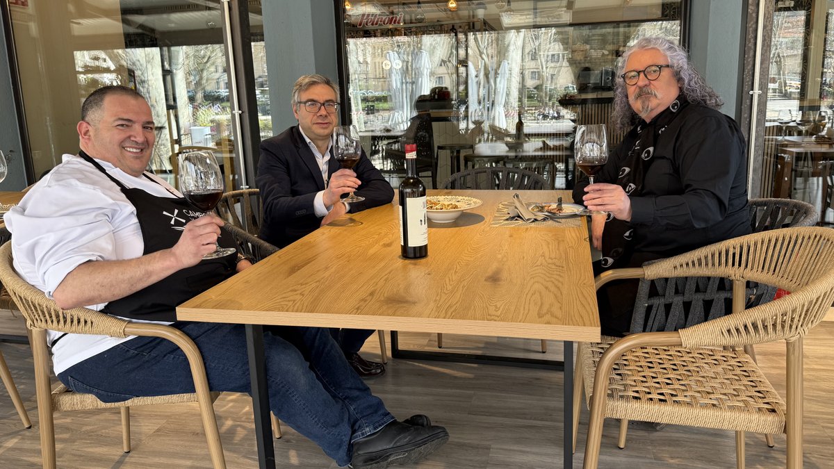 Hoy hablamos de vinos de pitarra alcarreños en el programa Variotinto 🍇. Visitamos bodegas históricas y conocemos el patrimonio vinícola de Guadalajara.

Y un poco de historia: la de Budia y la del pueblo sumergido en el pantano de Buendía, La Isabela.
cmmedia.es/tv/variotinto