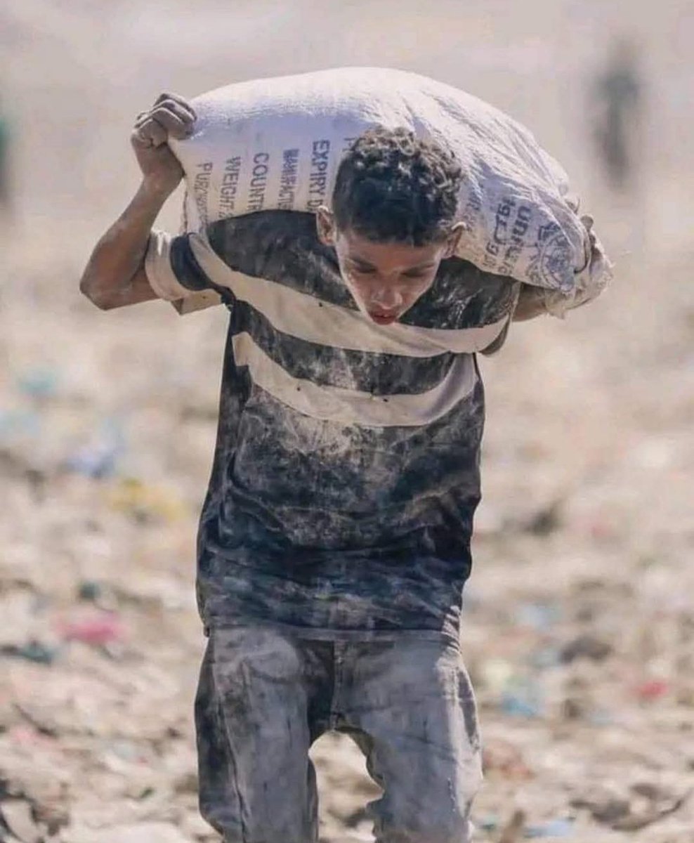 ما كنا هكذا وإن كان بيت الجيران فارغًا كانت أبوابنا كلّها مفتوحة لهم.  
أما اليوم فقد تخلّى المسلمون عنّا 
صرنا نُقتل ونُذبح كبارًا وصغارًا رجالًا ونساءً من أجل كيس طحين أو لقمة تسدّ بها جوع أطفالك.  
نحن مليونَي إنسان، لكلّ واحدٍ منّا قصة وكلّ قصة لا يكفي لحكايتها مليار سنة .