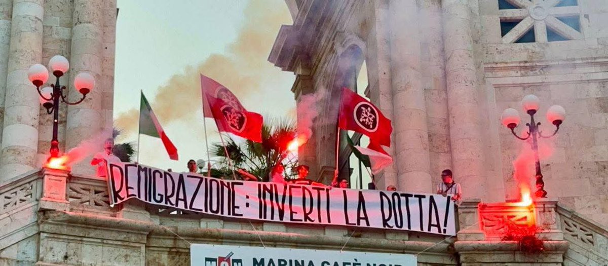 CasaPound occupa il Bastione di Saint Remy a Cagliari con tutto il kit del neofascista: fumogeni, bandiere, striscioni. Zero permessi, zero controlli, zero interventi. Se erano antifascisti, li caricavano a sprangate. #matrice