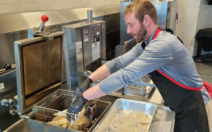 #HennyPenny distributors do more than provide equipment — they deliver expert guidance, hands-on support, and ongoing service to help #commercialkitchens succeed: loom.ly/a_MNjgk