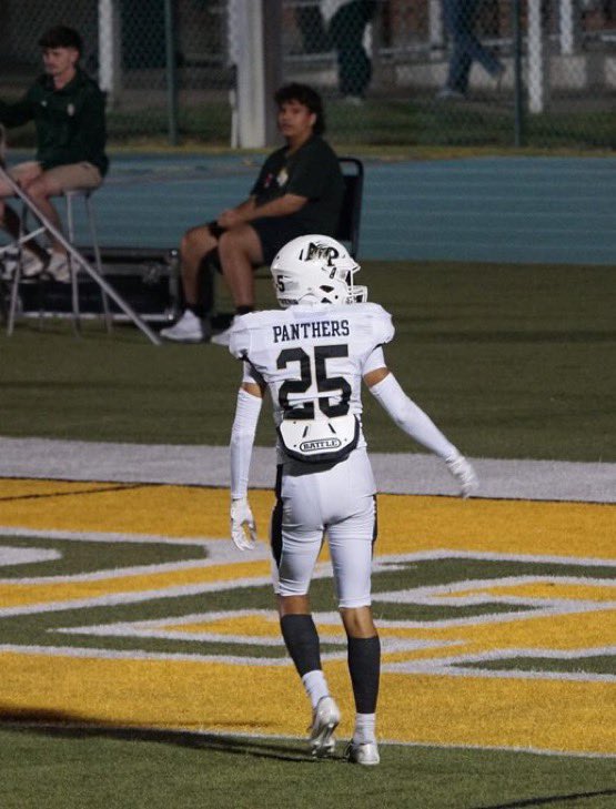 C/o26 🔥Showcase Tre Smith <a href="/smith_tre73090/">Tre Smith</a> a lockdown corner ❌that’s showcases the ability to mirror routes and does a good job at tracking the ball in the air. Smith displays a smooth transition out of his backpedal and has the speed to limit separation hudl.com/video/3/230125…