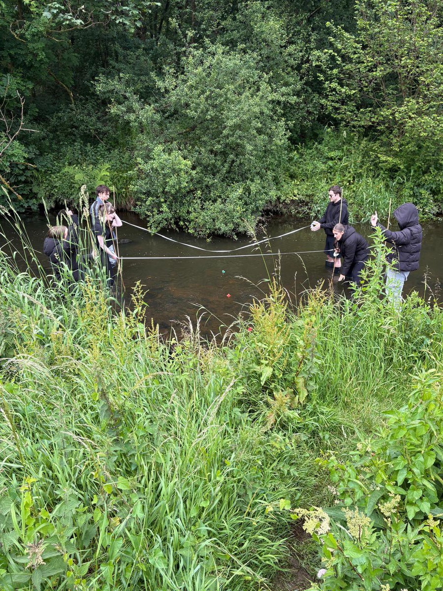 Such a brilliant day with the new higher pupils, measuring the Luggie! So much positivity and team work to get the 10 sites measured accurately 📐 Well done team! 💧 🪨 ☀️ <a href="/stninianshs/">St Ninian's HS</a> <a href="/DavidKillin/">Mr Killin</a>
