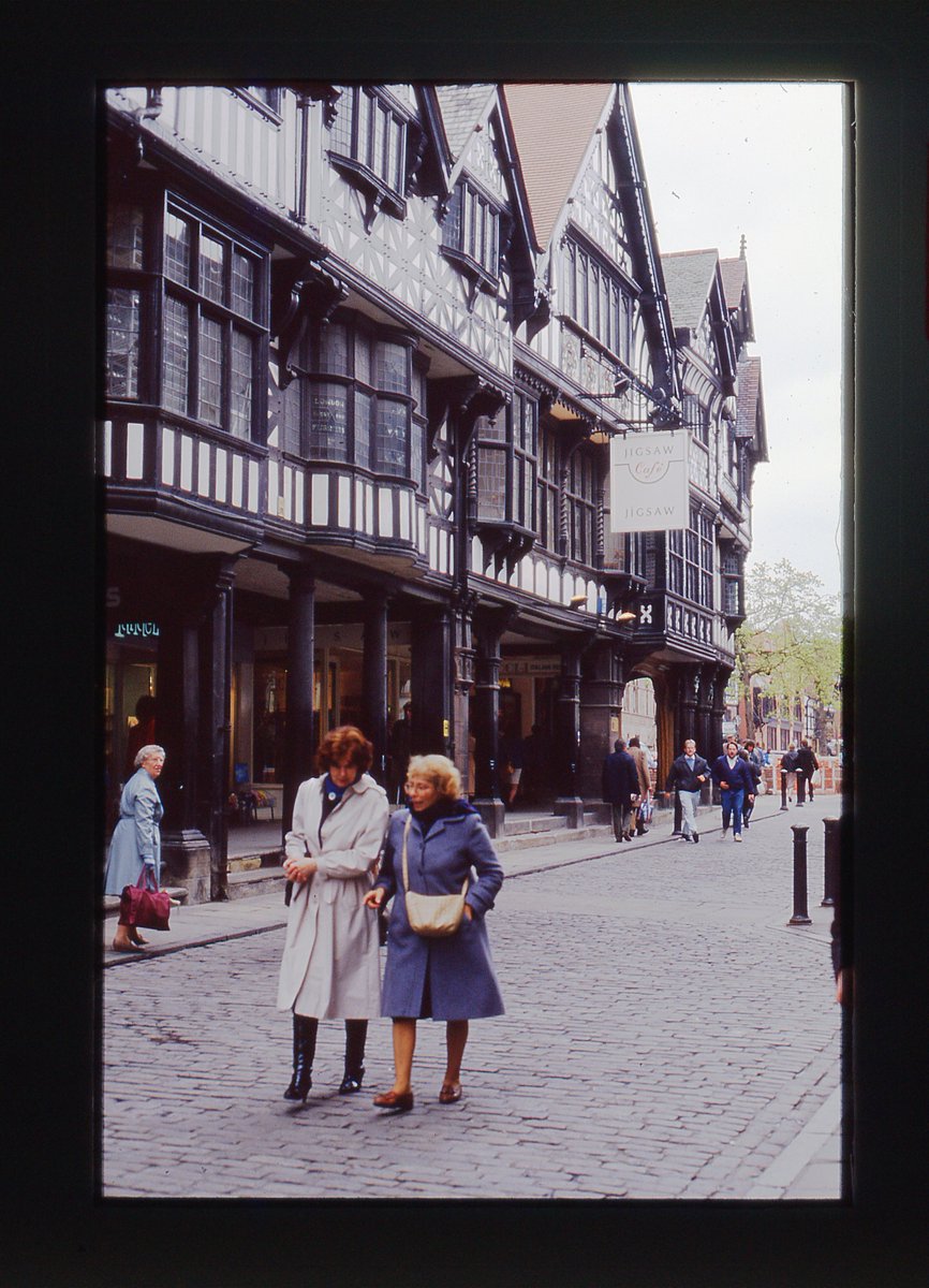 UnicornUnbound's tweet image. This gallery (1 of 3 tweets) of 35mm photographs of Chester city centre was taken in July 1989...
#Chester #Cheshire #archives #England #35mm #35mmPhotos #35mmPhotography #digitisation #ChesterCathedral