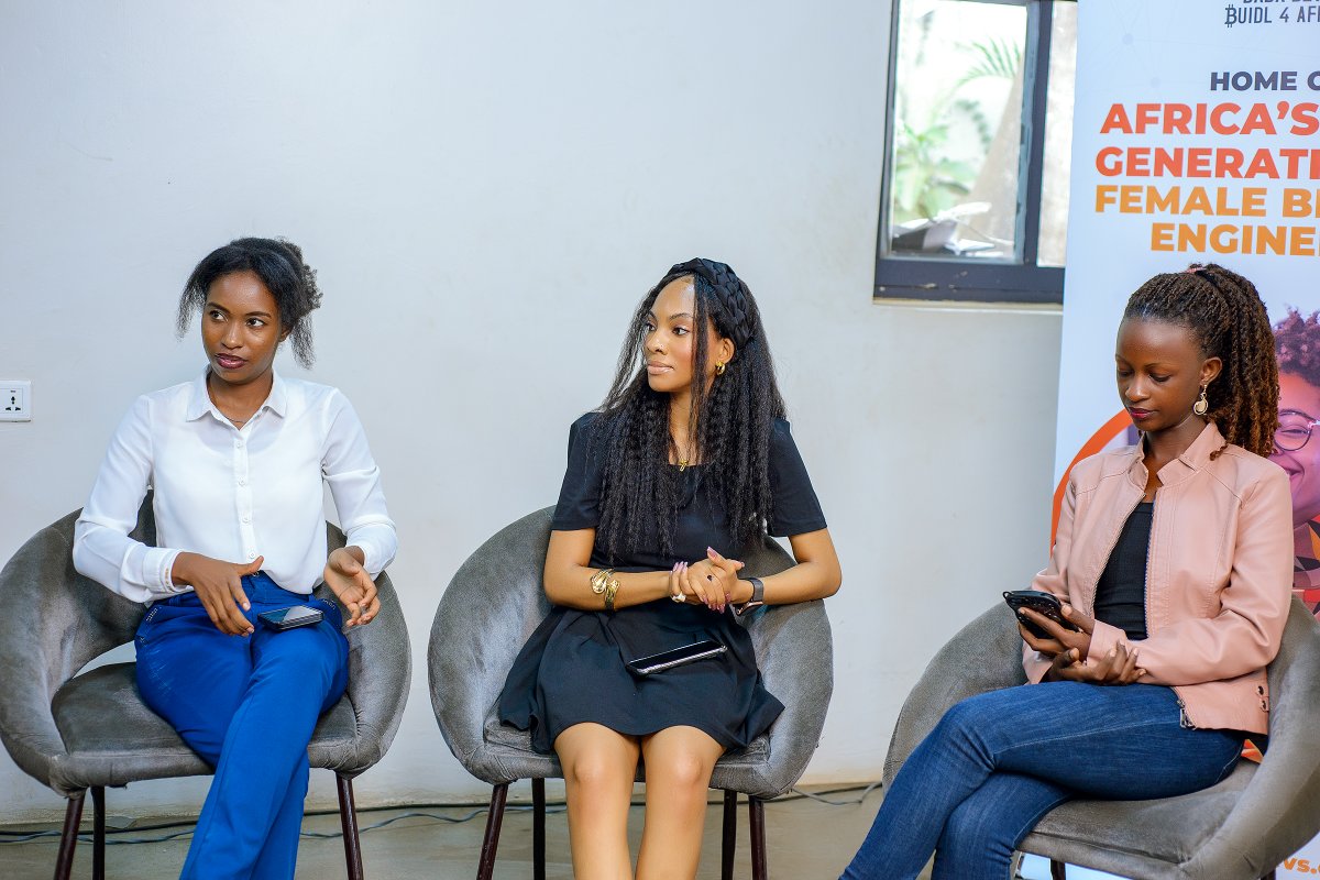 🧵 2/3: Next came the conversations:

A clear call was made during Panel 1: the need for increased participation from developers and consistent user feedback was as a critical factor for advancing Bitcoin adoption and usability.
Panelists expressed concern that without local