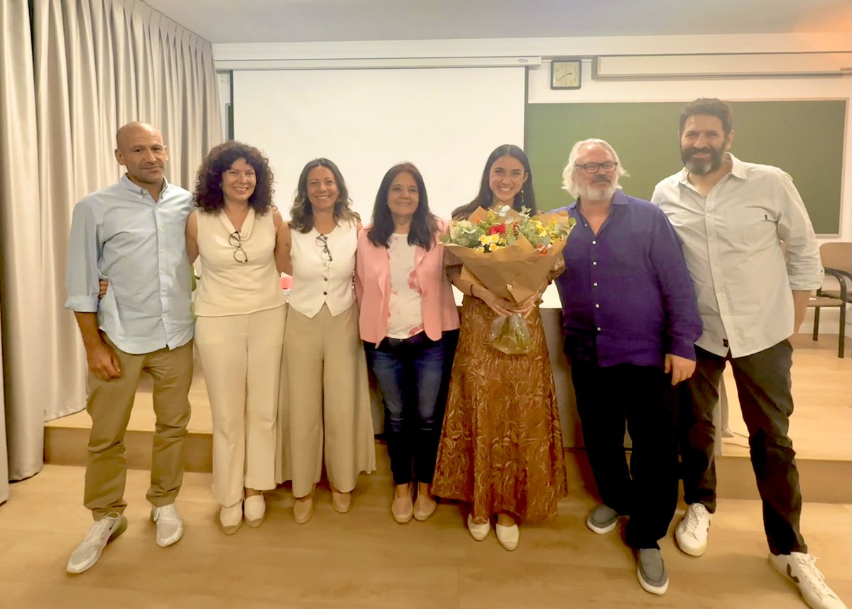 LAURA L MASCARAQUE (@lopezmascaraque) on Twitter photo ¡Lo lograste, Dra. Barriola <a href="/sonsobarriola/">Sonsoles Barriola</a> . 🎓👏 Hoy has defendido tu tesis con éxito junto a un tribunal de lujo. Orgullosísima de haber sido tu directora. <a href="/InstitutoCajal/">Instituto Cajal-Centro de Neurociencias Cajal-CSIC</a> ¡Lo lograste, Dra. Barriola <a href="/sonsobarriola/">Sonsoles Barriola</a> . 🎓👏 Hoy has defendido tu tesis con éxito junto a un tribunal de lujo. Orgullosísima de haber sido tu directora. <a href="/InstitutoCajal/">Instituto Cajal-Centro de Neurociencias Cajal-CSIC</a>