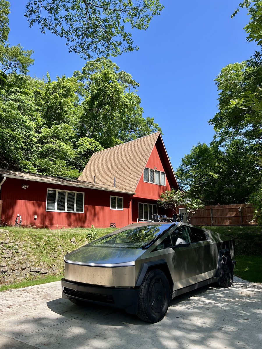 play_tediddle's tweet image. The @teslaownersmi Summer Meetup was a blast, as always. So many great people, such little time. Heading back to HQ to make Tediddle even more fun! ❤️🚘🚀@Teslalightshows @NLDS_DroneShows @FutureAZA @teslaownersSV