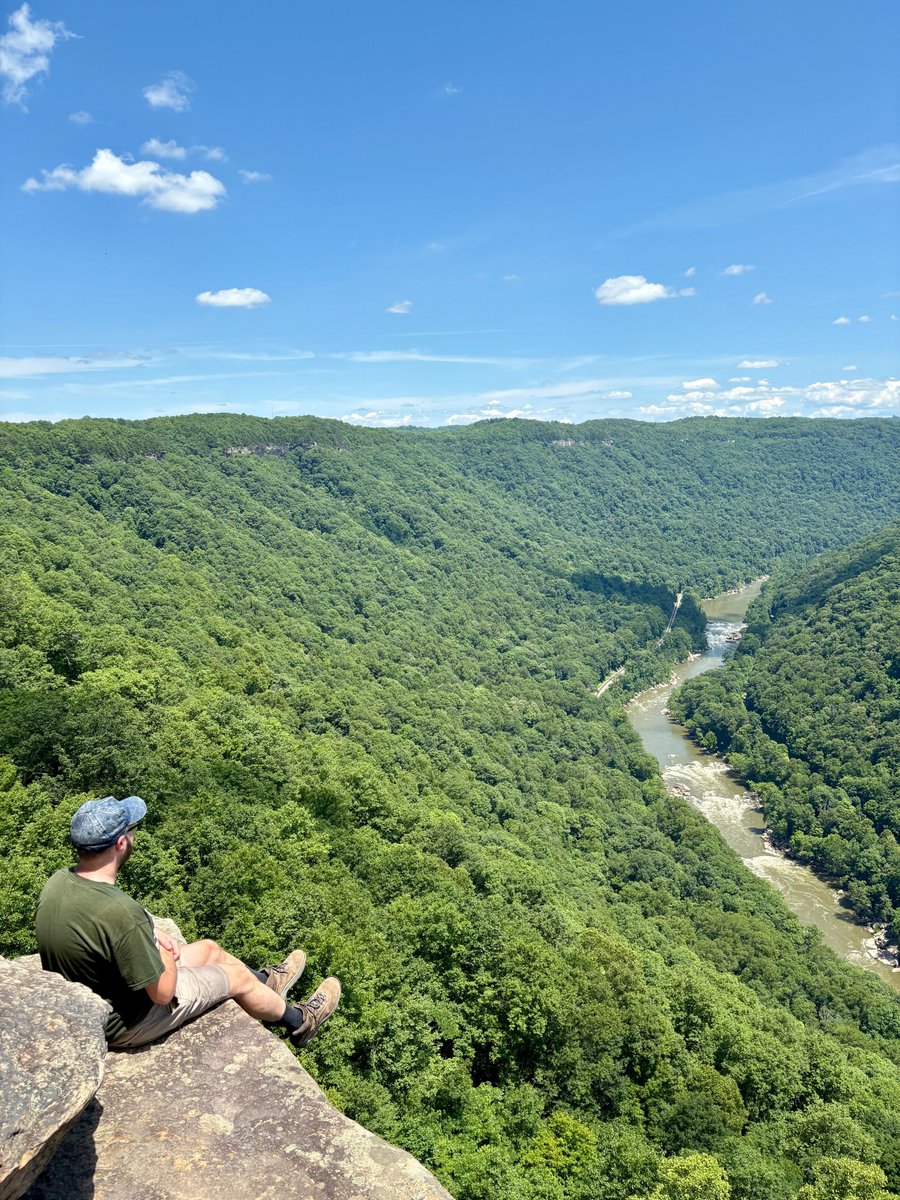 PeterSaccoDC's tweet image. A great weekend exploring @NewRiverNPS. Traversing a catwalk 851 feet above the New River, hiking to the Endless Wall, and whitewater rafting through Class 3, 4, and 5 rapids. 🥾