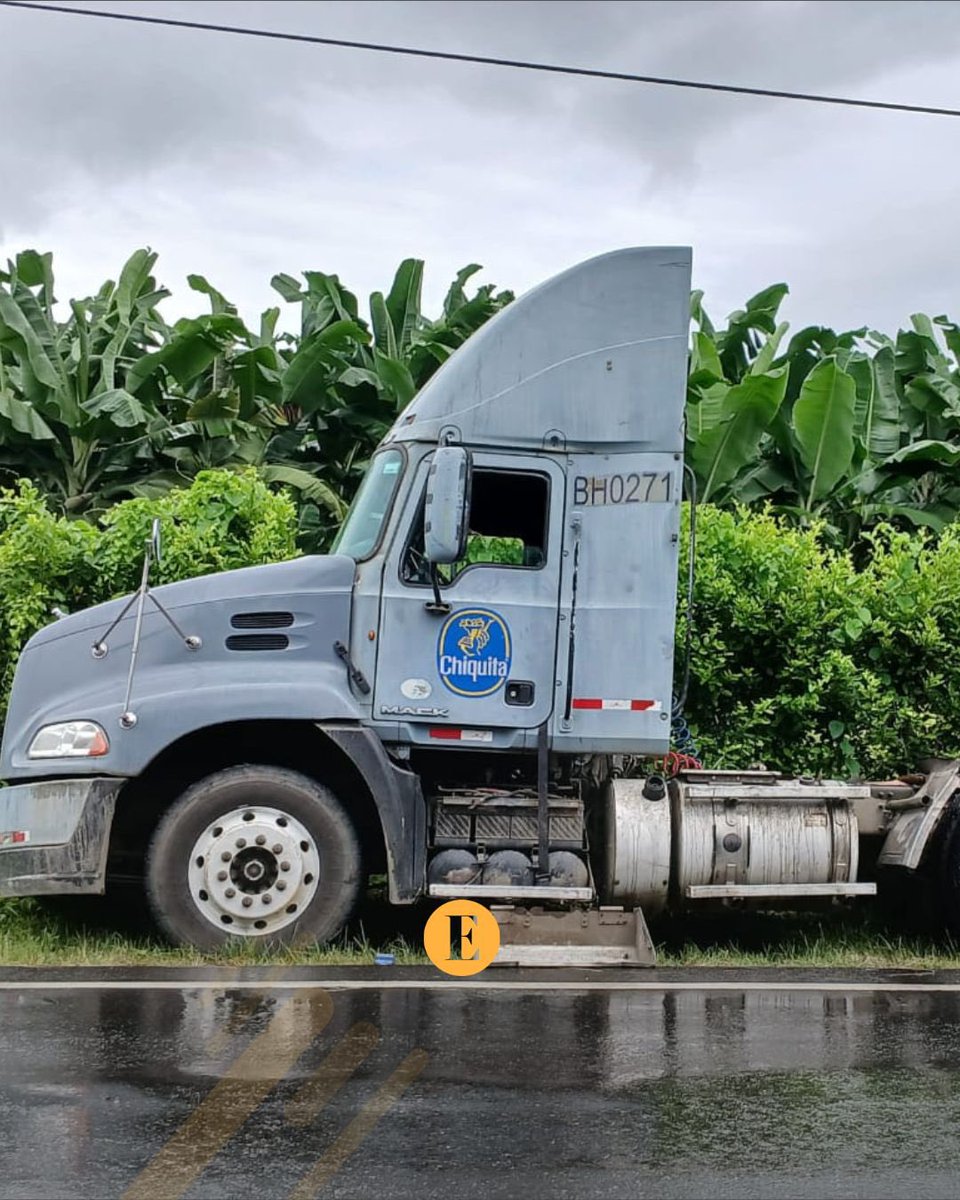 EstrellaOnline's tweet photo. En las plantaciones de Chiquita Panamá existe una tensa calma, no hay trabajo, solo silencio. Aunque algunas personas señalan que tienen hambre, sobre todo entra la población indígena. Ademas, está prohibido tomar bananos de las plantaciones. https://t.co/tUwoUZhxJT