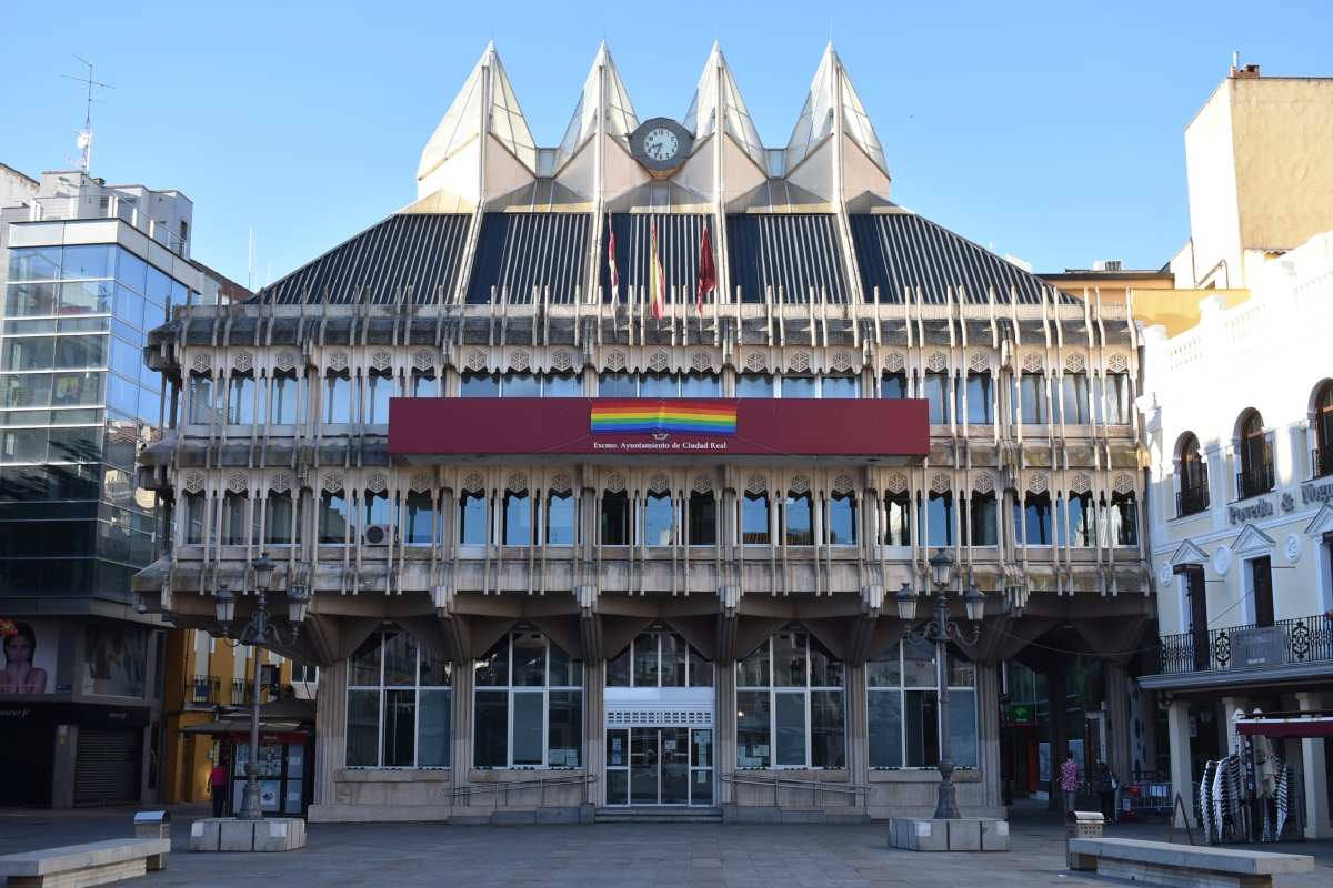 #Orgullo | Ciudad Real continuará sin colgar la bandera arcoíris del balcón del Ayuntamiento pese a la ruptura del pacto entre PP y Vox
encastillalamancha.es/castilla-la-ma…