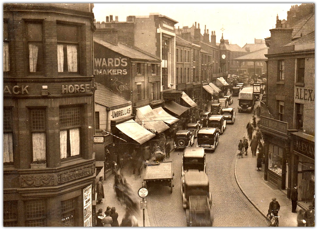 ⌛ #ThrowbackThursday to Orchard Street in 1935.

At the top of the image you can see our iconic market canopy where it's been keeping traders and shoppers covered since 1875. Some things have changed but the markets are still at the heart of it all!