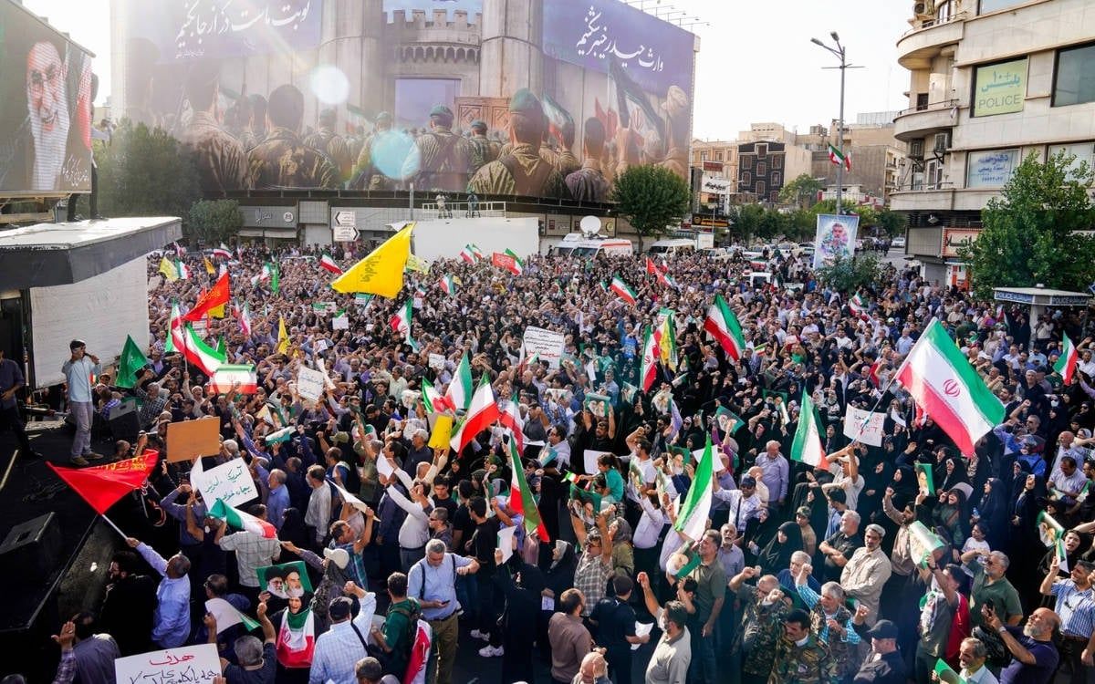 bianet (@bianet_org) on Twitter photo 🗣️ "İslam Cumhuriyeti, kendini bu çıkmazdan kurtarmak için enerji savaşına yönlenebilir"
🇮🇷 İranlı aktivist Araz Bağban'la savaşın toplumsal ve siyasal etkilerini, İran sosyalist hareketinin pozisyonunu konuştuk.
🎙️ Söyleşi: <a href="/tucyil/">Tuğçe Yılmaz</a>
buff.ly/MT1maOV 🗣️ "İslam Cumhuriyeti, kendini bu çıkmazdan kurtarmak için enerji savaşına yönlenebilir"
🇮🇷 İranlı aktivist Araz Bağban'la savaşın toplumsal ve siyasal etkilerini, İran sosyalist hareketinin pozisyonunu konuştuk.
🎙️ Söyleşi: <a href="/tucyil/">Tuğçe Yılmaz</a>
buff.ly/MT1maOV
