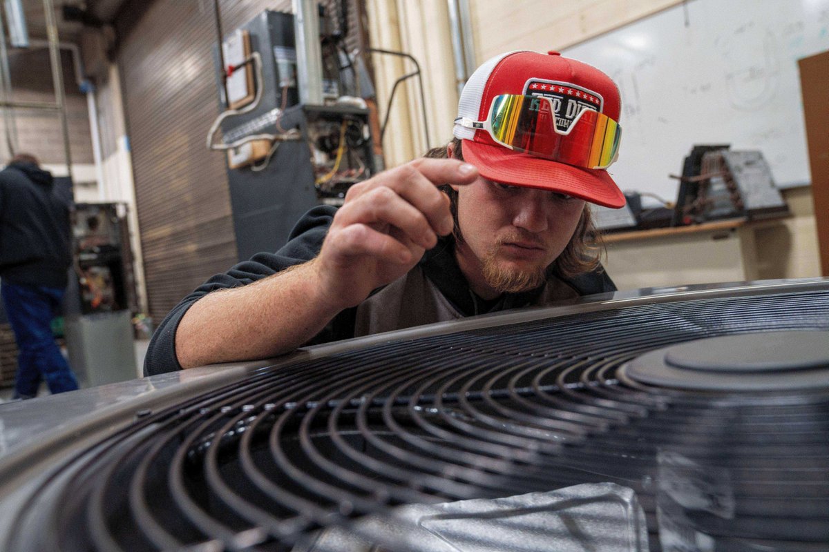 Temps are rising, but our HVAC techs keep it cool! Sunday was National HVAC Tech Day, and we’re shouting out the coolest of them all: our HVAC students! Learn more: JCTC.ME/HVAC 😎