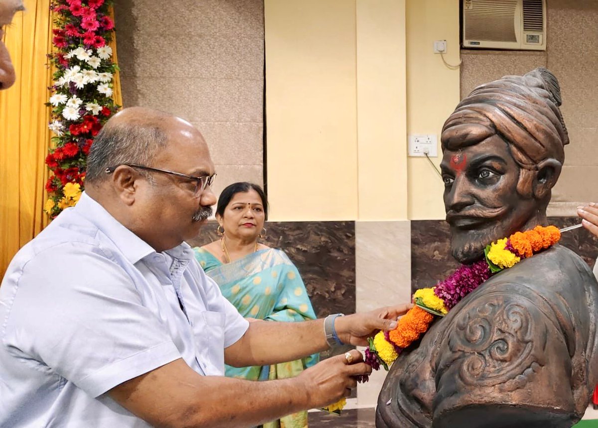 advanilparab's tweet image. वर्सोवा येथे पदाधिकारी मार्गदर्शन सभा आयोजित करण्यात आली होती. यावेळी उपस्थितांना मार्गदर्शन केले. याप्रसंगी शिवसेना उपनेते श्री. विश्वनाथ नेरुरकर जी, वर्सोवा येथील सर्व शिवसेना महिला व पुरुष पदाधिकारी उपस्थित होते.

#ShivsenaUBT #वर्सोवा #Versova #Mumbai #पदाधिकारीसभा #anilparab