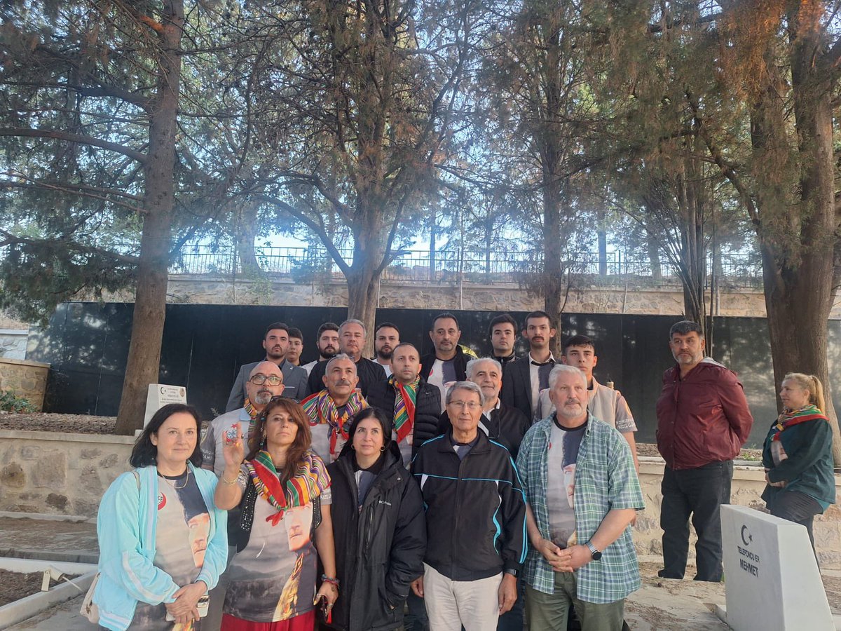 Hafta sonu Cumartesi gecesi Genel Başkanımız Sayın Prof. Dr. Yusuf Halaçoğlu ile birlikte Eski Türk geleneği  kızıl güneş bayramını  kutlamak üzere Çanakkale deydik. Geceyi şehitlikler bölgesinde geçirdik ve gün doğumunda Kızıl Güneş Bayramını kutladık. Sayın Genel Başkanımız