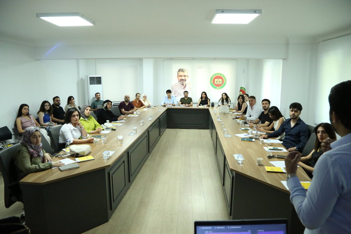 Staj eğitimi kapsamında Av. Metin Arkaş ve Av. Ayşegül Moray tarafından  “Çocuk Adalet Sistemi” içerikli atölye çalışması gerçekleştirilmiştir.

Katılım sağlayan meslektaşlarımıza teşekkür ederiz.