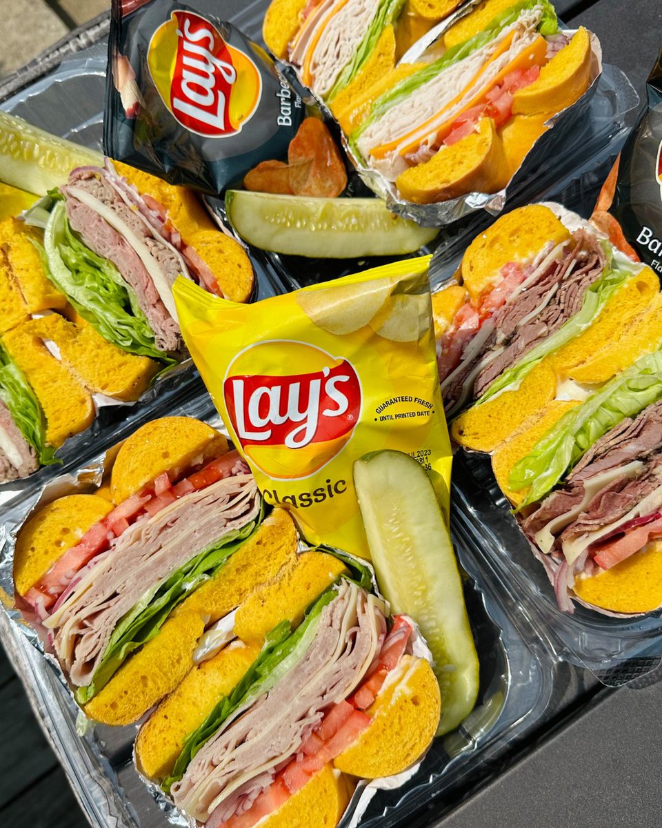 fastbagel's tweet photo. Bagel lunch boxes = your new midday MVP.  😋

Comes with your choice of bagel stack, chips, and a pickle.

Order now at https://t.co/1uALNPih2O 🚀 https://t.co/3onzX1xa3l