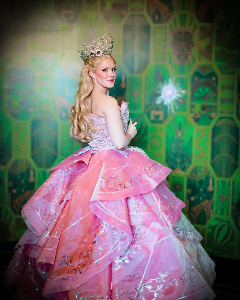 UniversalORL's tweet image. Good news! Elphaba and Glinda are BACK at Wicked: The Experience at Universal Studios Florida now through August 10! 

IG 📸 : rebpicunivrs