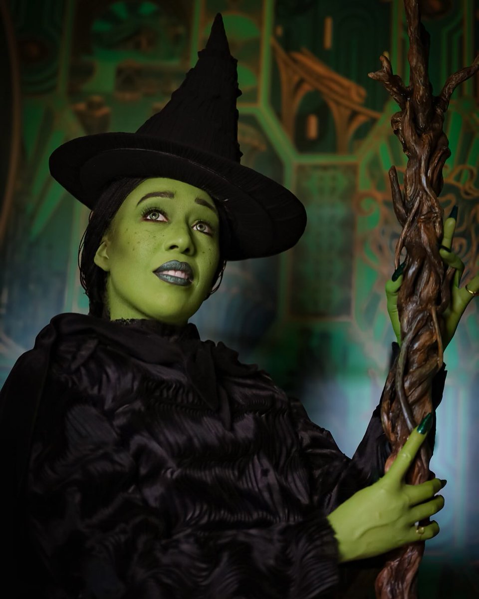 Good news! Elphaba and Glinda are BACK at Wicked: The Experience at Universal Studios Florida now through August 10! 

IG 📸 : rebpicunivrs