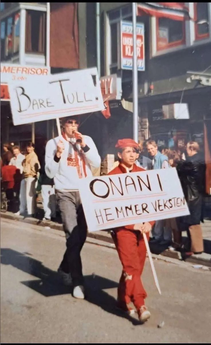 Mini Jacobsen i russetoget i Bodø, 1984 <a href="/minilikeblid/">Mini</a>
