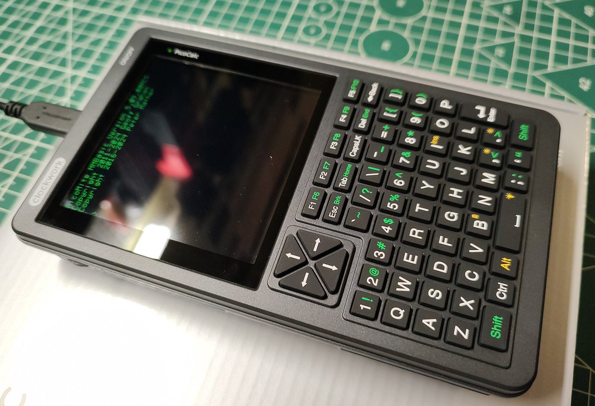 vaclavblaschke's tweet image. Koupil jsem si nový mobil, měl jsem takovou radost, že jsem konečně našel něco s HW klávesnicí. Ale je v tom nějaký divný operační systém, po zapnutí na mě bliká příkazová řádka. Neví někdo, co s tím? Jak tam dostanu Play Store? 🤷♂️
#DnesniPosta @rpishop_cz