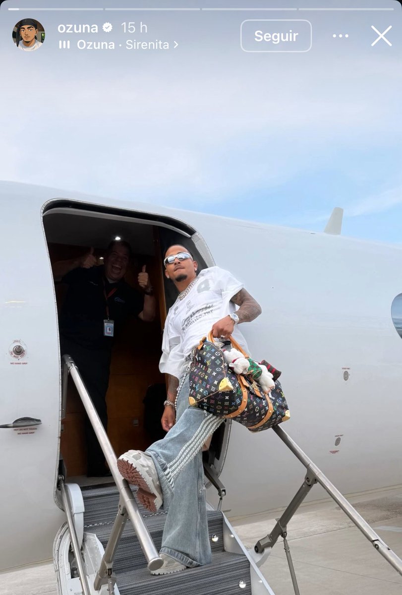 #PorSiTeLoPerdiste | Lo curioso de este fin de semana ocurrio cuando #Ozuna se presentó en Bolonia, Italia y lo hizo portando nada más y nada menos que la playera de los Gallos Blancos de Querétaro.