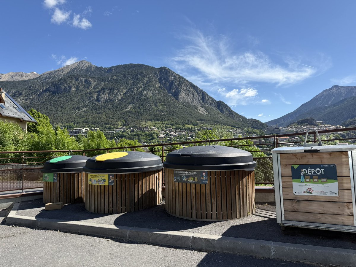 Le nettoyage des DSE de la Communauté de Communes s’achève en cette fin de printemps 🌱🚿
Photos 1 : Cervières 
Photo 3 : La Grave 
Photo 4 : Montgenèvre 
Photo 5 : Puy Saint Pierre