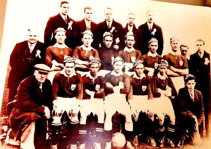 shelleydeane's tweet image. Belad happy birthday to Grandad 
mid-center row @meldeane @JaneBabb