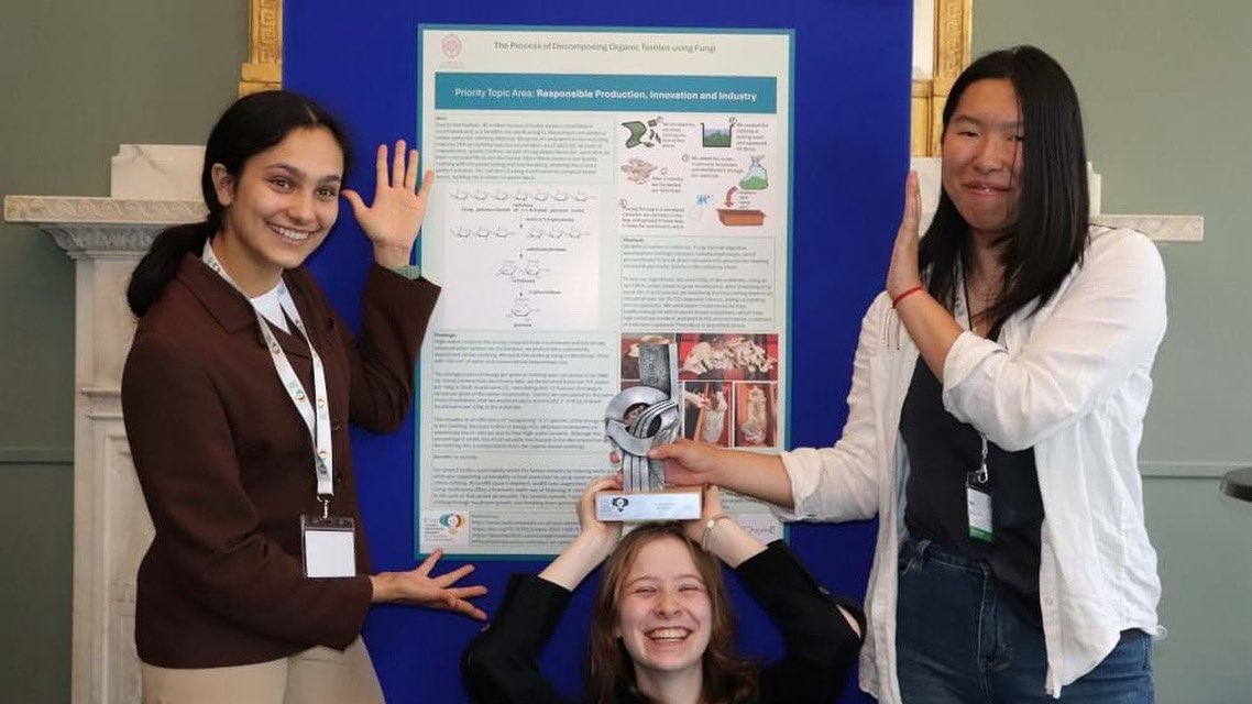 In honour of #internationalwomeninengineeringday check out this article on <a href="/IChemE/">IChemE</a> The Chemical Engineer’s website: bit.ly/inwed2025 featuring our <a href="/shsksixthform/">SHSK Sixth Form</a> YEAIS winners 🎉

#OnHerTerms #girlsschool #seniorschool #abingdon #oxford #oxfordshire