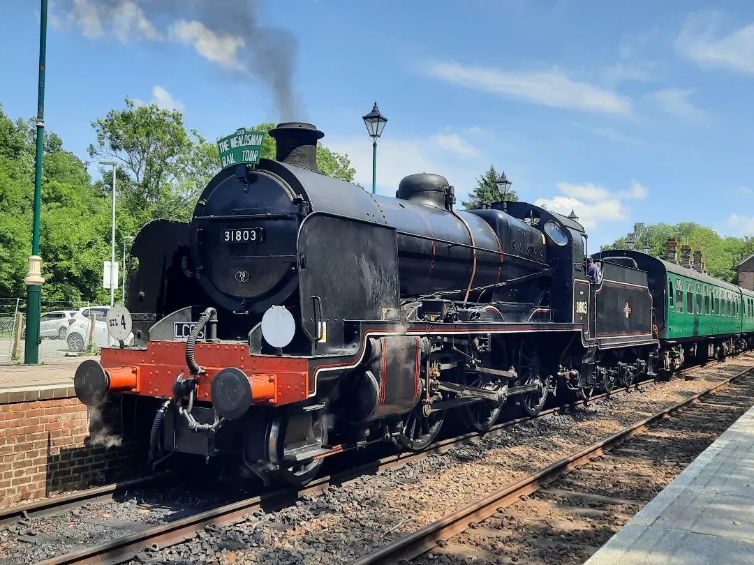 BJendenrailway's tweet photo. SR Maunsell U-class No. 31806 as No. 31803 at Eridge on 14th June 2025
#spavalleyrailway #loco31806 #Uclass #swanagerailway #steamgala #steamfix #steamlocomotive #steamlocomotivephotography #railwayphotography #railwayenthusiast #railway200 https://t.co/TTME11Q9fv