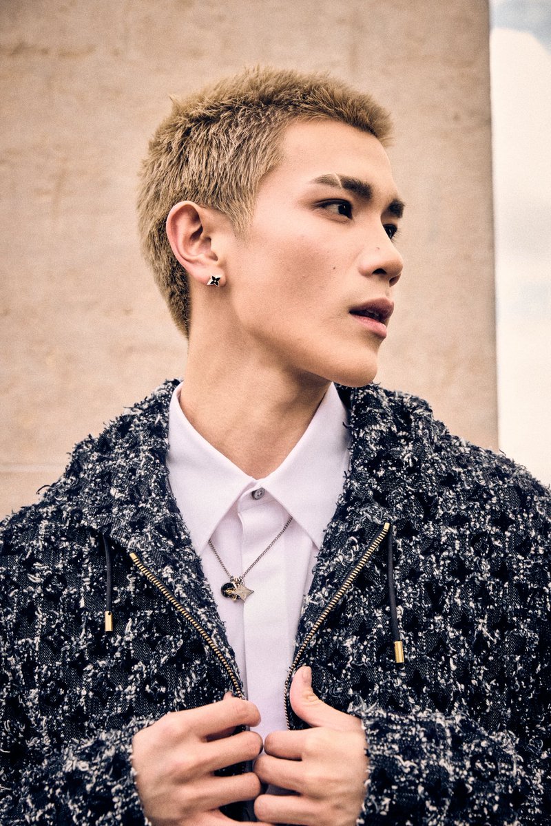 ELLEThailand's tweet image. เช็กอินปารีส! เปิดภาพลุคแรกของโฟร์ท ณัฐวรรธน์ @tawattannn ส่งตรงจากกรุงปารีส ก่อนไปร่วมชมโชว์คอลเล็กชั่น Louis Vuitton Men’s Spring-Summer 2026 ในวันที่ 25 มิ.ย. 1.00น. ตามเวลาประเทศไทย

#ELLEThailand
#LouisVuitton #LVMenSS26
#FourthNattawat