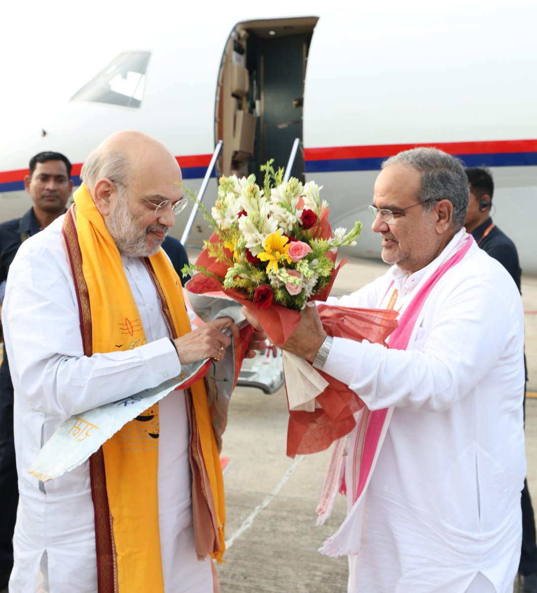 Bhupendra Singh Chaudhary (@bhupendraupbjp) on Twitter photo рдЖрдЬ рджреЗрд╡рд╛рдзрд┐рджреЗрд╡ рднрдЧрд╡рд╛рди рдорд╣рд╛рджреЗрд╡ рдЬреА рдХреА рдкрд╡рд┐рддреНрд░ рдзрд░рд╛ рд╡рд╛рд░рд╛рдгрд╕реА рдореЗрдВ рдХрд░реЛрдбрд╝реЛ рднрд╛рдЬрдкрд╛ рдХрд╛рд░реНрдпрдХрд░реНрддрд╛рдУрдВ рдХреЗ рдкреНрд░реЗрд░рдгрд╛рд╕реНрд░реЛрдд рд╡ рджреЗрд╢ рдХреЗ рдпрд╢рд╕реНрд╡реА рдХреЗрдВрджреНрд░реАрдп рдЧреГрд╣ рдПрд╡рдВ рд╕рд╣рдХрд╛рд░рд┐рддрд╛ рдордВрддреНрд░реА рд╢реНрд░реА рдЕрдорд┐рдд рд╢рд╛рд╣ рдЬреА рдХрд╛ рд╣рд╛рд░реНрджрд┐рдХ рд╕реНрд╡рд╛рдЧрдд рдПрд╡рдВ рдЕрднрд┐рдирдВрджрди рдХрд┐рдпрд╛ред
<a href="/AmitShah/">Amit Shah</a> рдЖрдЬ рджреЗрд╡рд╛рдзрд┐рджреЗрд╡ рднрдЧрд╡рд╛рди рдорд╣рд╛рджреЗрд╡ рдЬреА рдХреА рдкрд╡рд┐рддреНрд░ рдзрд░рд╛ рд╡рд╛рд░рд╛рдгрд╕реА рдореЗрдВ рдХрд░реЛрдбрд╝реЛ рднрд╛рдЬрдкрд╛ рдХрд╛рд░реНрдпрдХрд░реНрддрд╛рдУрдВ рдХреЗ рдкреНрд░реЗрд░рдгрд╛рд╕реНрд░реЛрдд рд╡ рджреЗрд╢ рдХреЗ рдпрд╢рд╕реНрд╡реА рдХреЗрдВрджреНрд░реАрдп рдЧреГрд╣ рдПрд╡рдВ рд╕рд╣рдХрд╛рд░рд┐рддрд╛ рдордВрддреНрд░реА рд╢реНрд░реА рдЕрдорд┐рдд рд╢рд╛рд╣ рдЬреА рдХрд╛ рд╣рд╛рд░реНрджрд┐рдХ рд╕реНрд╡рд╛рдЧрдд рдПрд╡рдВ рдЕрднрд┐рдирдВрджрди рдХрд┐рдпрд╛ред
<a href="/AmitShah/">Amit Shah</a>