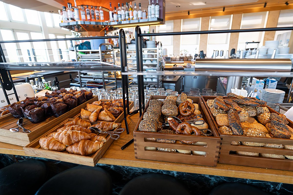 We spent two nights at the Flemings Hotel, located right across from the iconic Eschenheimer Tor. Find out why we loved our stay on our travel blog:

 for91days.com/frankfurts-fle…

#hotels #frankfurt #flemings #germany