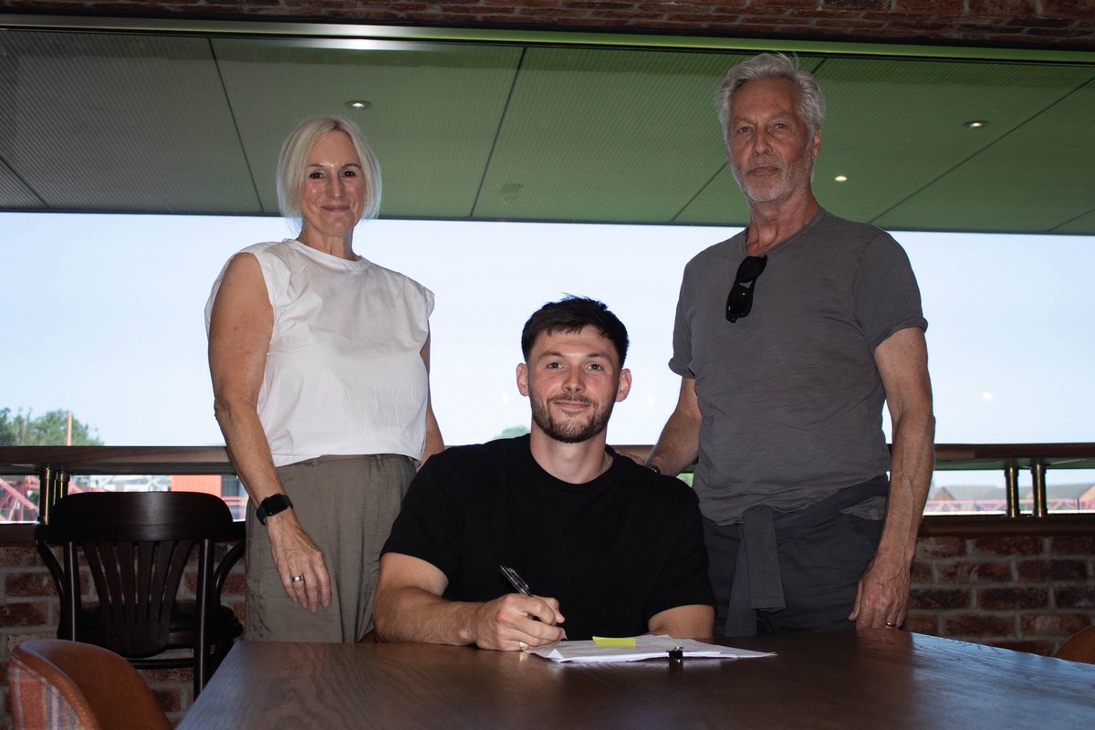 EFL… dream to reality

Delighted to have signed for <a href="/ASFCofficial/">Accrington Stanley</a>, see you soon reds ❤️🤍