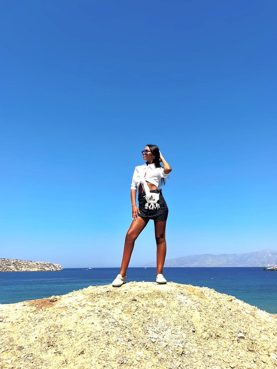 onauratoutvu_gr's tweet image. ☀️ New in Naoussa!
Discover our latest Onauratoutvu clutches, now in white, blue &amp;amp; more.

🤍 Styled with knotted shirts, linen dresses &amp;amp; summer sunnies
💍 Don’t miss our iconic eye rings too!

Available now in-store🇬🇷

#Onauratoutvu #NaoussaStyle #SummerDrop