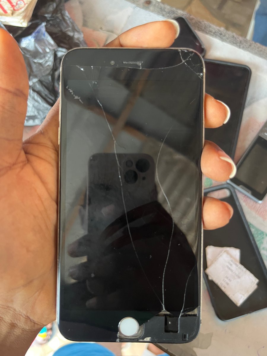messiah_07's tweet image. Hi X/Twitter family I've been using my iPhone 6s Plus for more than 5 years. And now I've gotten the opportunity to change to iphone 11pro by getting 500k likes on this post. Please show me mercy and like this this post if you come across it🥹❤️🙏🏾