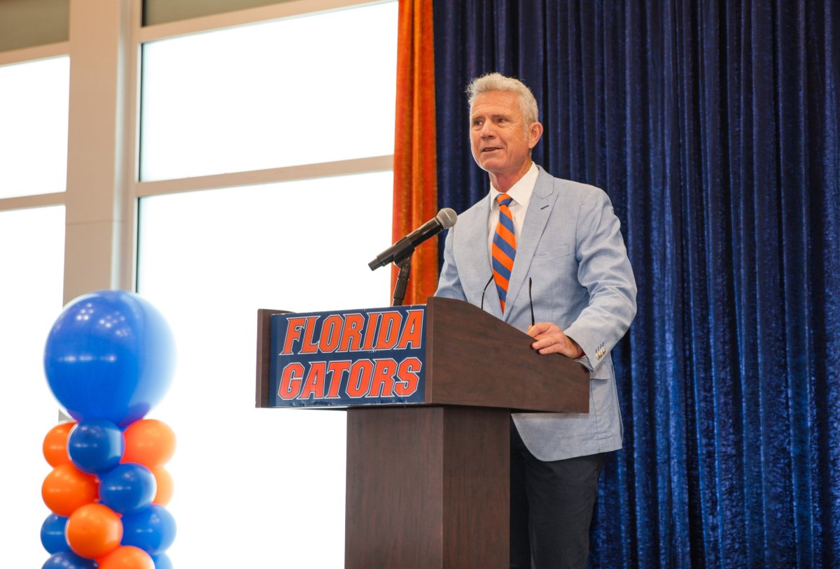 UFPHHP's tweet image. Congratulations to Mark Bishop, a professor in the department of physical therapy, for being recognized as one of two faculty members inducted into the @UF Academy of Distinguished Teaching Scholars. phhp.ufl.edu/2025/06/17/mar…