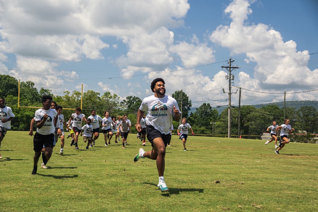 Notre Dame High School Athletics (@ndchattathletic) on Twitter photo On Fri., June 20th Notre Dame ☘️alum and Eagles 🦅 linebacker Patrick Johnson hosted a FREE youth football camp at <a href="/myndhs/">Notre Dame High School</a> Over 50 kids ages 9-14 came out for the camp.
Thank you 🙏🏻 Patrick Johnson for giving back to our school and the Chattanooga community!
📸 ➡️ Paul Hoang On Fri., June 20th Notre Dame ☘️alum and Eagles 🦅 linebacker Patrick Johnson hosted a FREE youth football camp at <a href="/myndhs/">Notre Dame High School</a> Over 50 kids ages 9-14 came out for the camp.
Thank you 🙏🏻 Patrick Johnson for giving back to our school and the Chattanooga community!
📸 ➡️ Paul Hoang