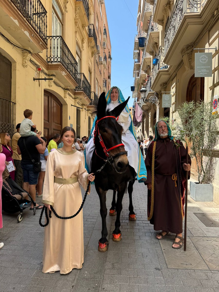 macacli's tweet photo. @mjosecatala Gran día del corpus ayer y gracias a Vicente Puchol x traer una mula  tan dócil y x poner los medios para q no se resbalara. https://t.co/pbpbAEKRVf