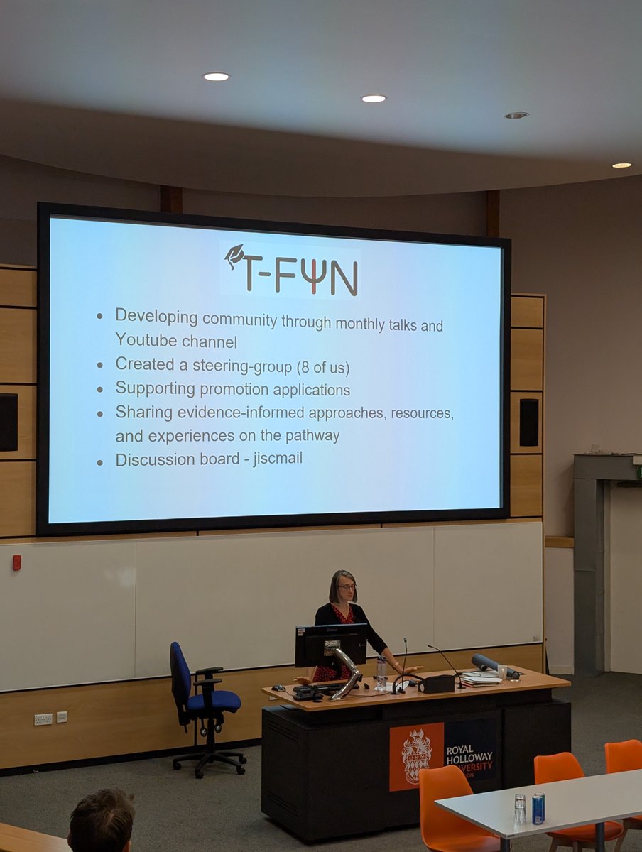 BPS_DARTP's tweet image. Our first keynote is Prof Louise Taylor, who is speaking about the power of collaborative teaching networks in connecting psychology educators. Great analogy - we should all "be a bee" and share our knowledge, experiences, and expertise with each other! 🐝 #dartp2025
