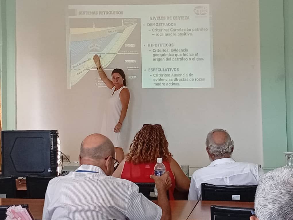 Centro de Investigación del Petróleo (CEINPET) (@ceinpetcuba) on Twitter photo 🔬 Zulema Domínguez <a href="/CEINPETCuba/">Centro de Investigación del Petróleo (CEINPET)</a> brilló en el Fórum de Ciencia y Técnica 2025 del <a href="/CentroPPetroleo/">Centro Politécnico Petróleo</a> con su conferencia "Geoquímica Orgánica en la Industria Petrolera". Junto a Ramón Cruz, evaluaron trabajos como tribunal.#petrolerosporcuba #Innovación #Cuba 🔬 Zulema Domínguez <a href="/CEINPETCuba/">Centro de Investigación del Petróleo (CEINPET)</a> brilló en el Fórum de Ciencia y Técnica 2025 del <a href="/CentroPPetroleo/">Centro Politécnico Petróleo</a> con su conferencia "Geoquímica Orgánica en la Industria Petrolera". Junto a Ramón Cruz, evaluaron trabajos como tribunal.#petrolerosporcuba #Innovación #Cuba