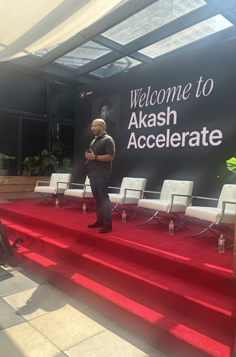 Pinch me, I’m dreaming. 

Incredible turnout for our second annual Akash Accelerate ❤️

Tune in live: akash.network/akash-accelera…