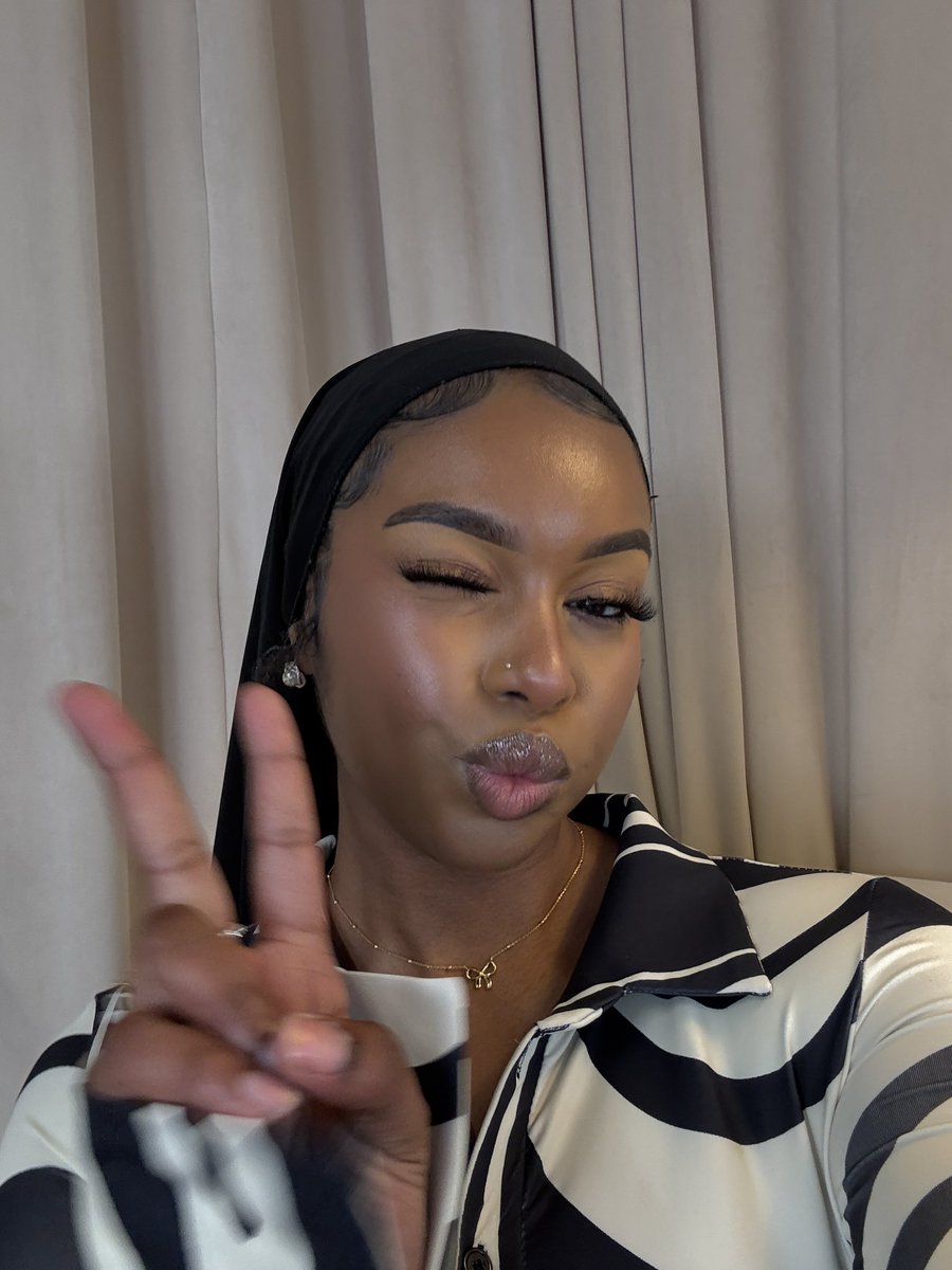 dbalde_'s tweet image. Face card been ☕️