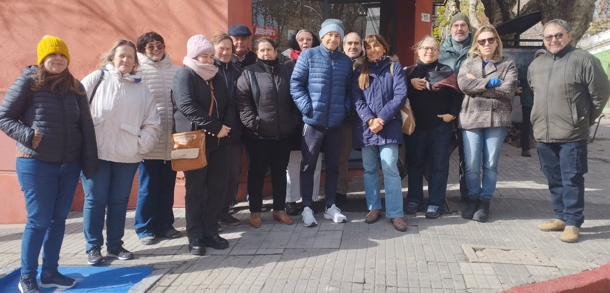 #ahora Profesionales movilizados en Durazno. 
En defensa de la Caja de Profesionales, trabajadores del interior se concentran este mediodía en Zorrilla y Artigas y marchan hacia el Juzgado. Reclaman diálogo y equidad frente al proyecto de ley.