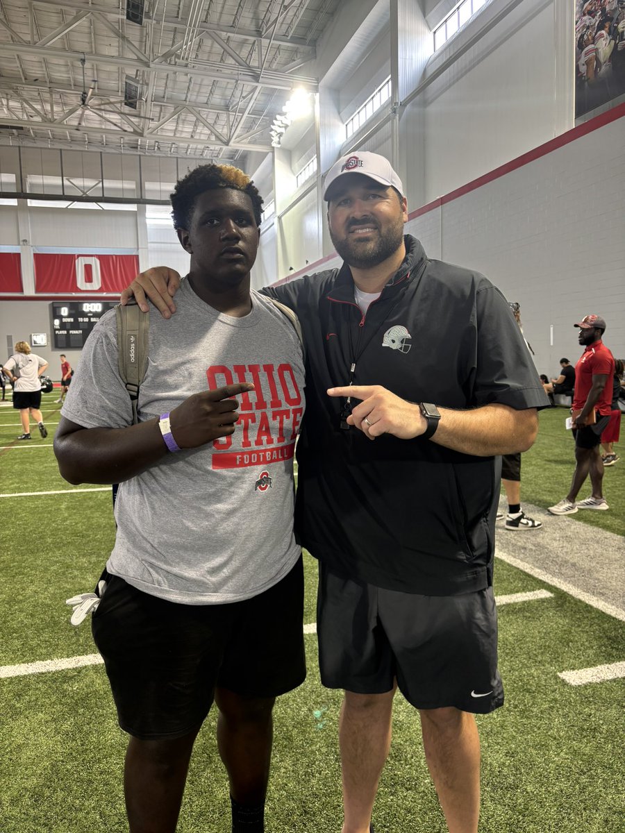 MajorGreen71's tweet image. blessed and excited to say i have received an offer from THEE national champs OHIO STATE!!🌰❤️ #AGTG🙏🏾 #buckeyes @TylerBowen @ryandaytime @WillVapreps